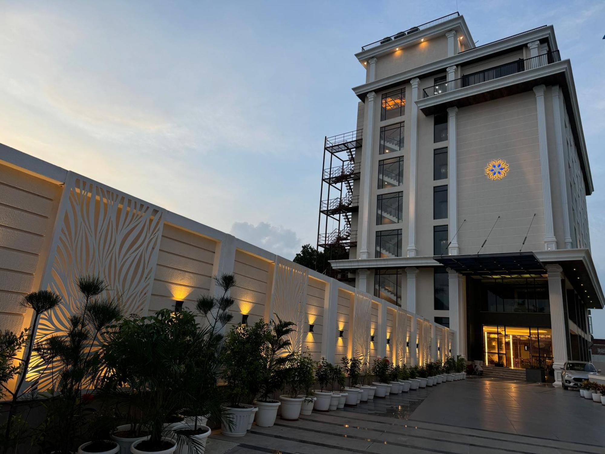 The Mudra Hotel Varanasi Exterior photo