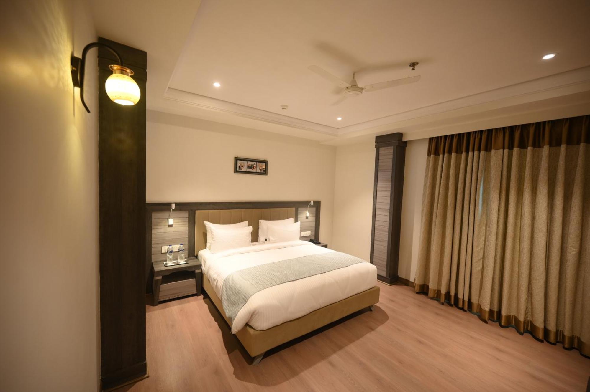 The Mudra Hotel Varanasi Exterior photo