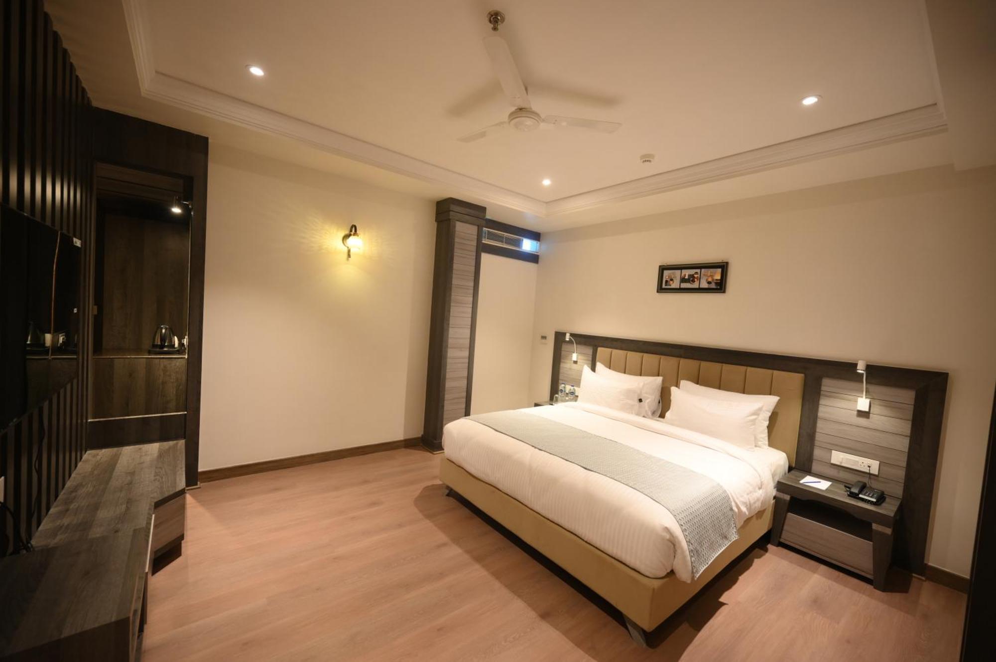 The Mudra Hotel Varanasi Exterior photo