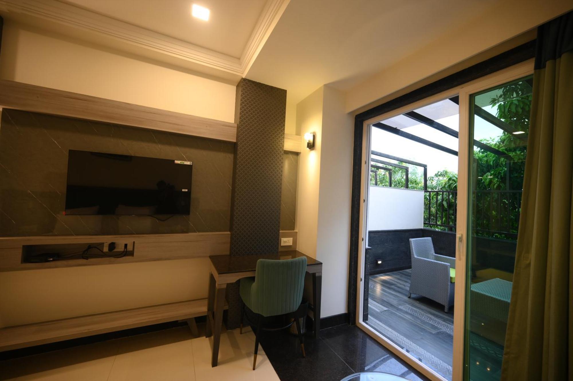 The Mudra Hotel Varanasi Exterior photo