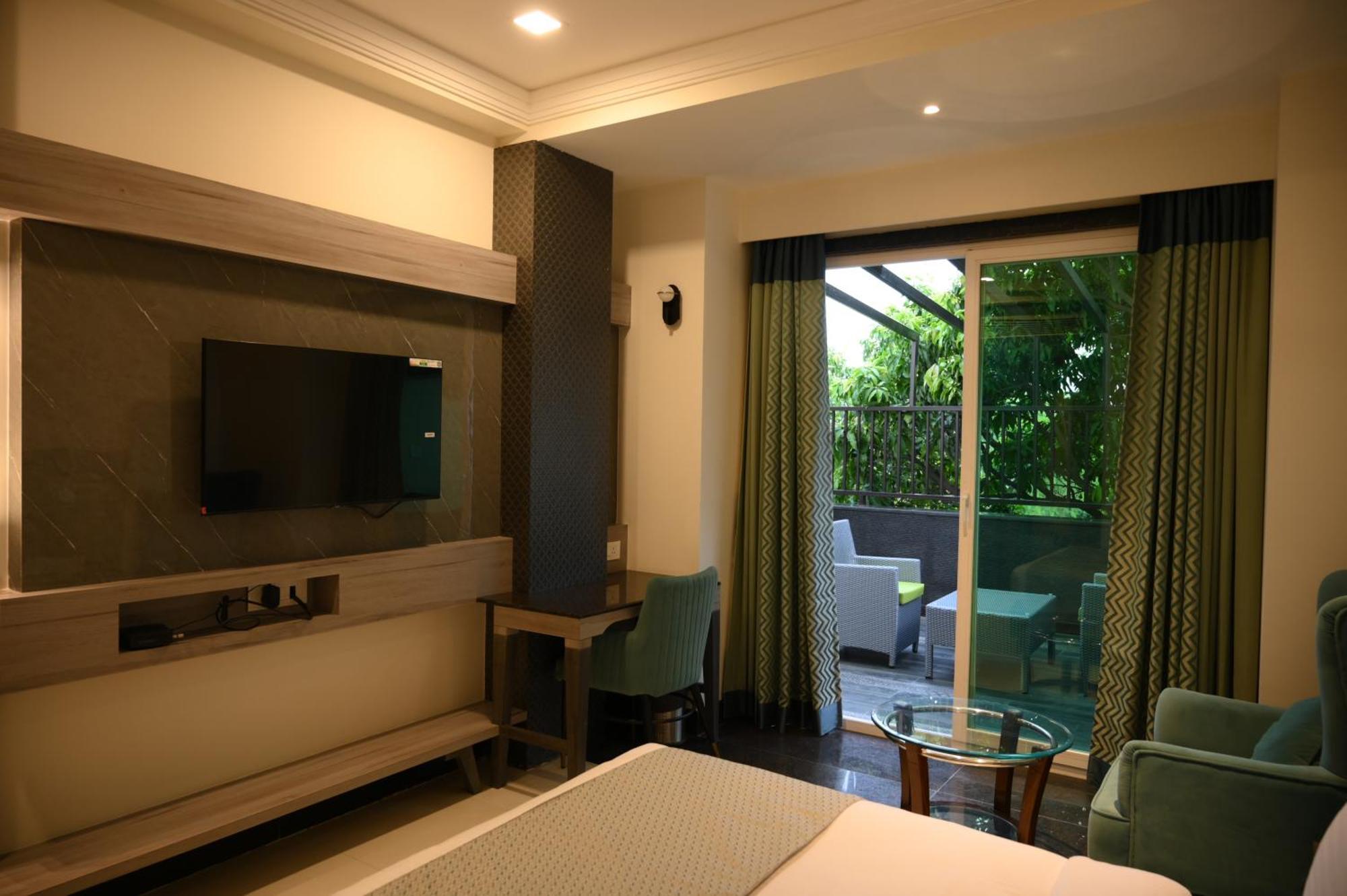 The Mudra Hotel Varanasi Exterior photo