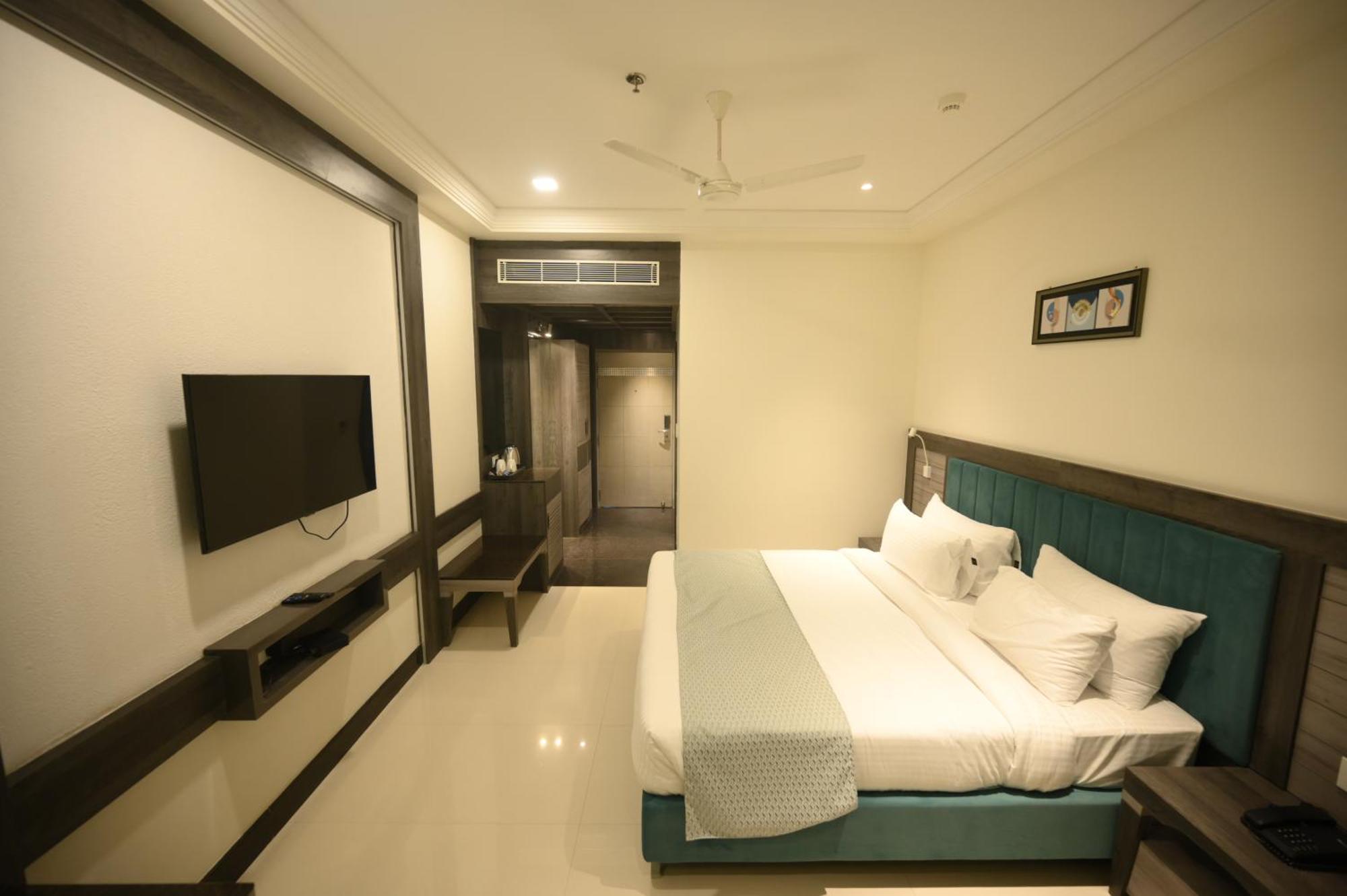 The Mudra Hotel Varanasi Exterior photo