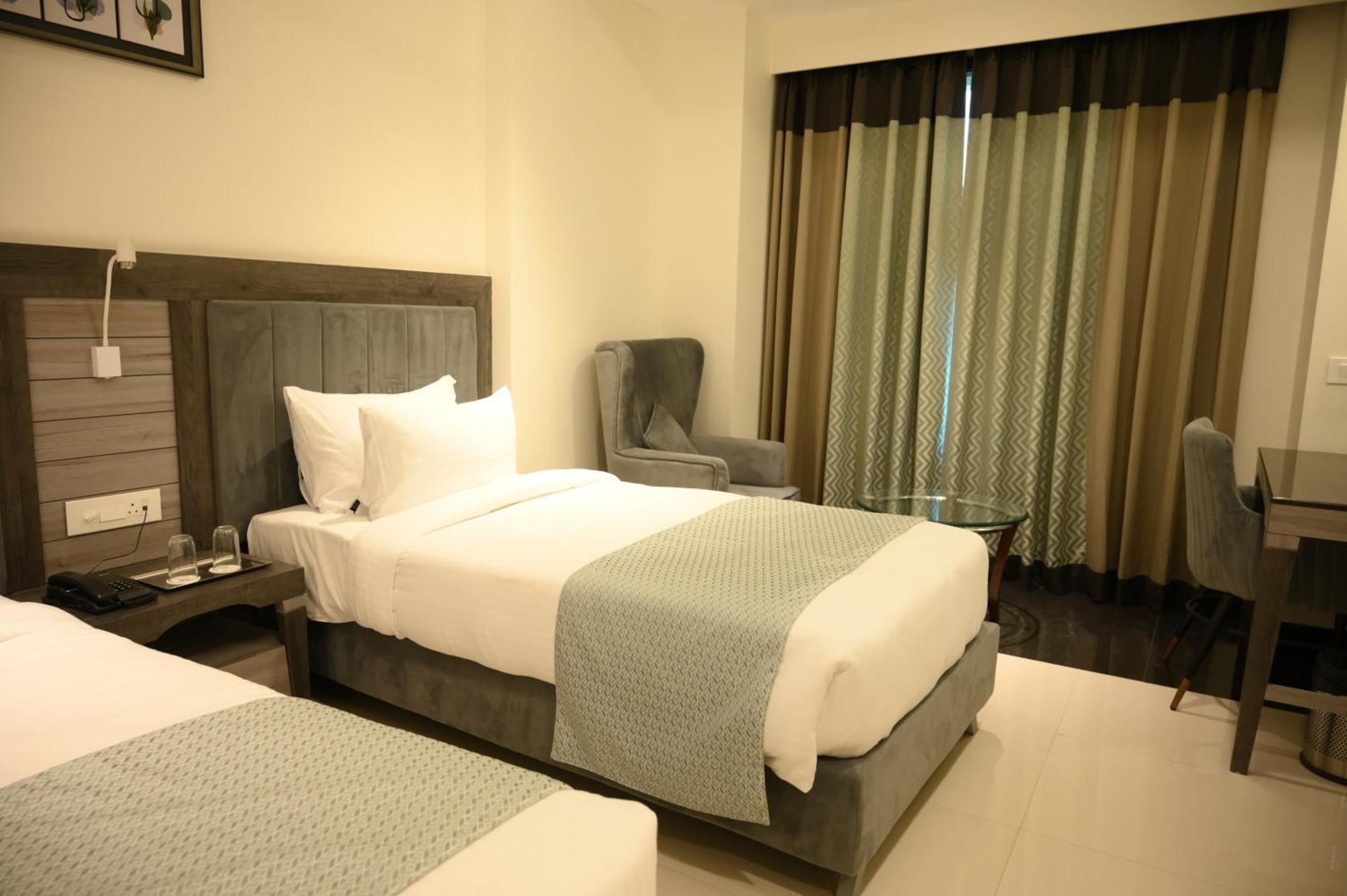 The Mudra Hotel Varanasi Exterior photo