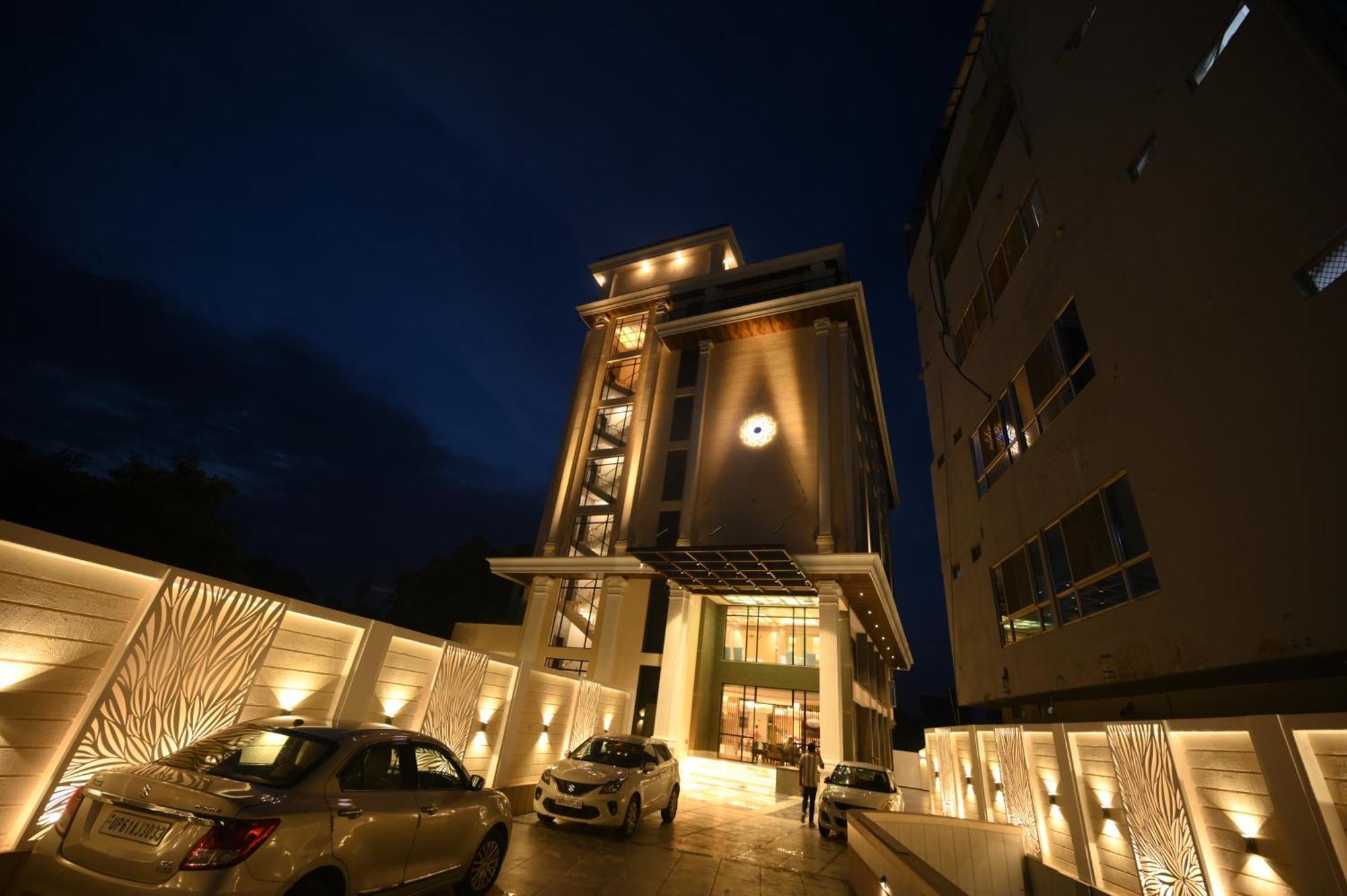 The Mudra Hotel Varanasi Exterior photo