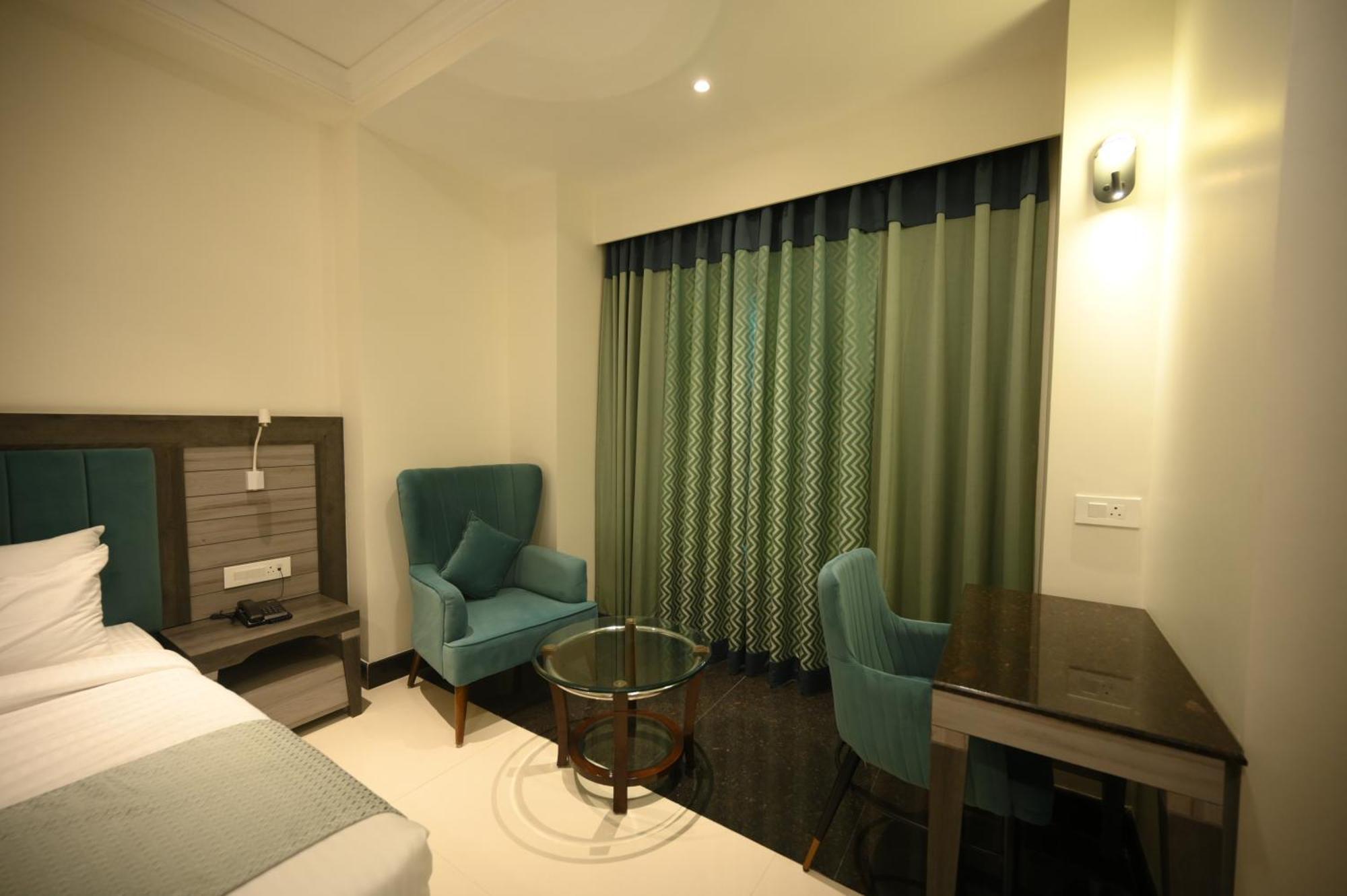 The Mudra Hotel Varanasi Exterior photo