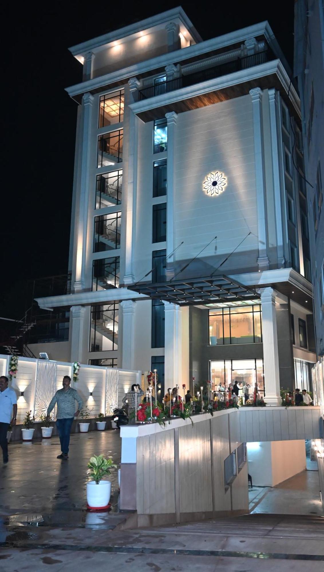 The Mudra Hotel Varanasi Exterior photo